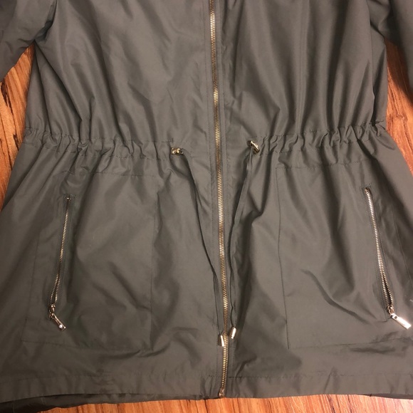 Like new JM collection spring rain jacket - Picture 4 of 7